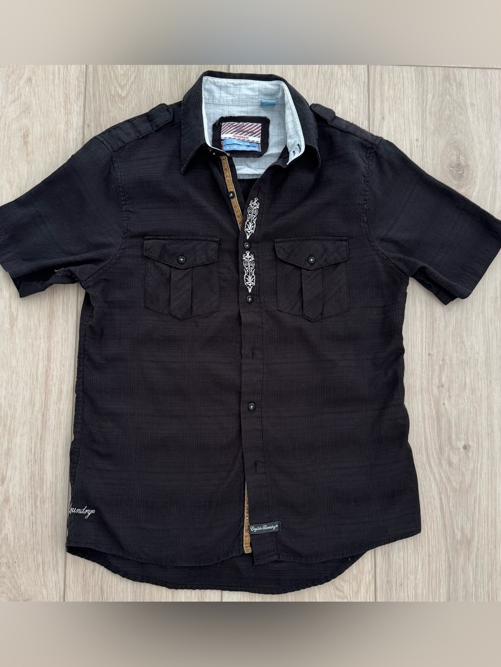 English Laundry Men’s Medium black embroidered short sleeve button down shirt